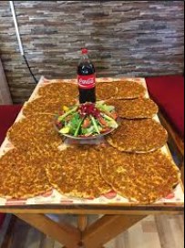 10 Lahmacun + 1 Lt Kola + Yeşillik
