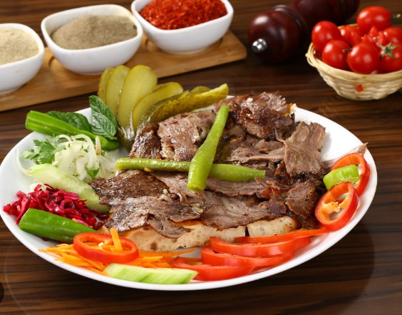 Garnitür (Domates, Patates, Yeşillik)